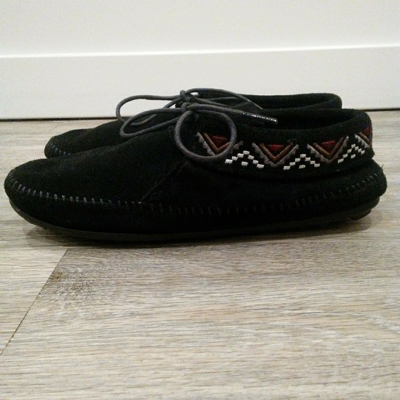 Minnetonka Moccasins Black Size 8 - Picture 6 of 7
